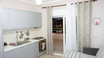 ์ํํธ, ์นจ์ค 1๊ฐ, ์ฅ์ ์ธ ์ง์, ๋ฐ์ฝ๋ | ๋ด๋ถ