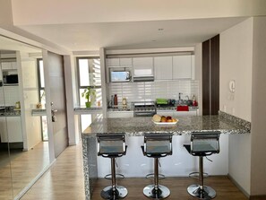 Dormitorio compartido, 1 habitación, con acceso para personas discapacitadas, balcón | Interior