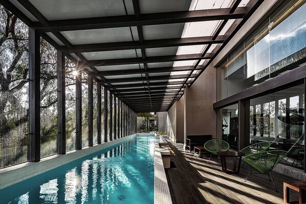 Dormitorio compartido, 1 habitación, con acceso para personas discapacitadas, balcón | Alberca | Alberca al aire libre 