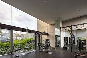 Dormitorio compartido, 1 habitación, con acceso para personas discapacitadas, balcón | Sala de fitness