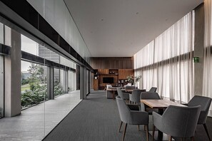 Dormitorio compartido, 1 habitación, con acceso para personas discapacitadas, balcón | Restaurantes