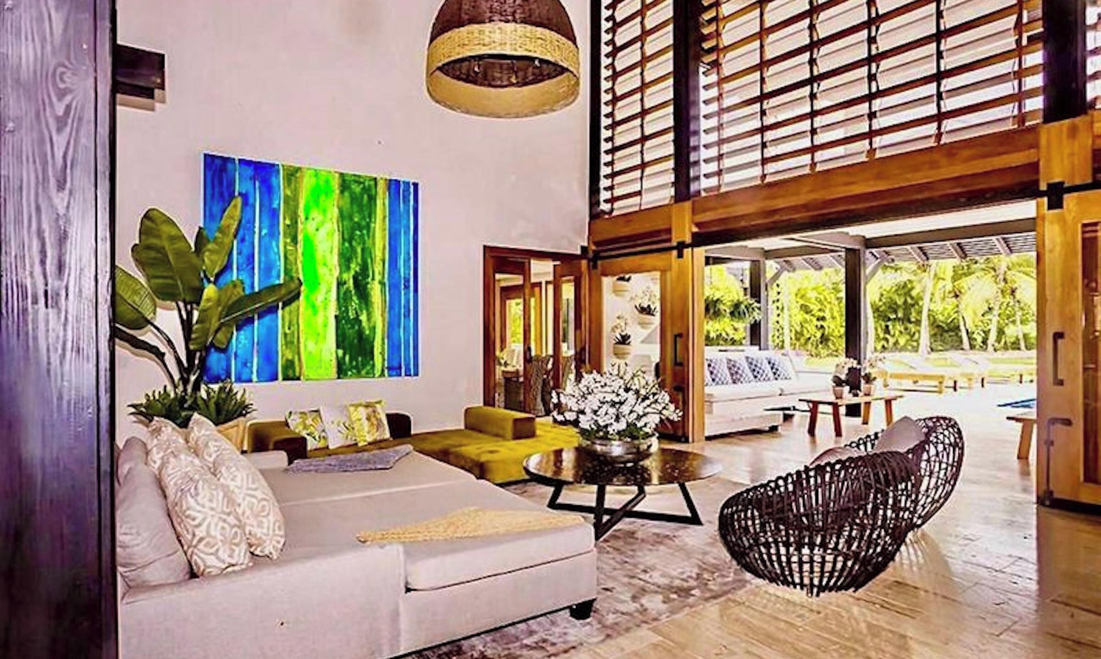 Villa, 5 Bedrooms, Accessible, Smoking | Living room | Books