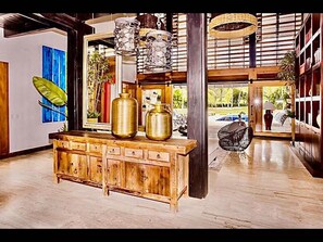 Villa, 5 Bedrooms, Accessible, Smoking | Living room | Books