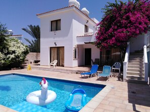 Villa, plusieurs chambres, fumeur, piscine privée | Façade de l’hébergement