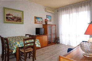 Apartamento, 1 quarto, sacada | Comodidades do quarto