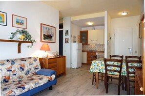 Apartment, 1 Schlafzimmer, Balkon | Wohnbereich