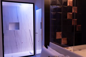 Habitació, 1 dormitori, balcó, vistes a la ciutat | Dutxa