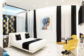 Room, 1 Bedroom, Balcony, City View | 1 bedroom, minibar - Room in B&B - Queen Suite With Whirlpool tub - B&B Kreart Suite & Rooms (Crotone)