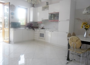 Apartment, 2 Bedrooms, Smoking, Balcony | Interior