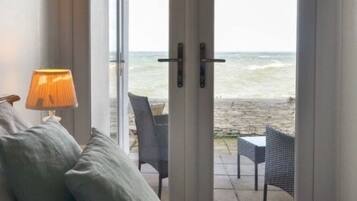 Apartment, 3 Bedrooms, Microwave | 3 bedrooms
