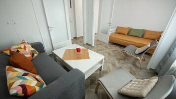 Apartment, 1 Bedroom, Balcony | Living room