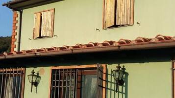 Dormitorio condiviso, 1 camera da letto, fumatori, patio | Ingresso della struttura