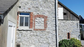 House, 3 Bedrooms, Smoking, Fireplace | Exterior