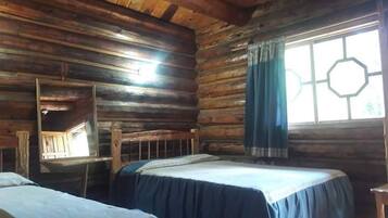 Dormitorio compartido, 4 habitaciones, para fumadores, balcón | 4 habitaciones