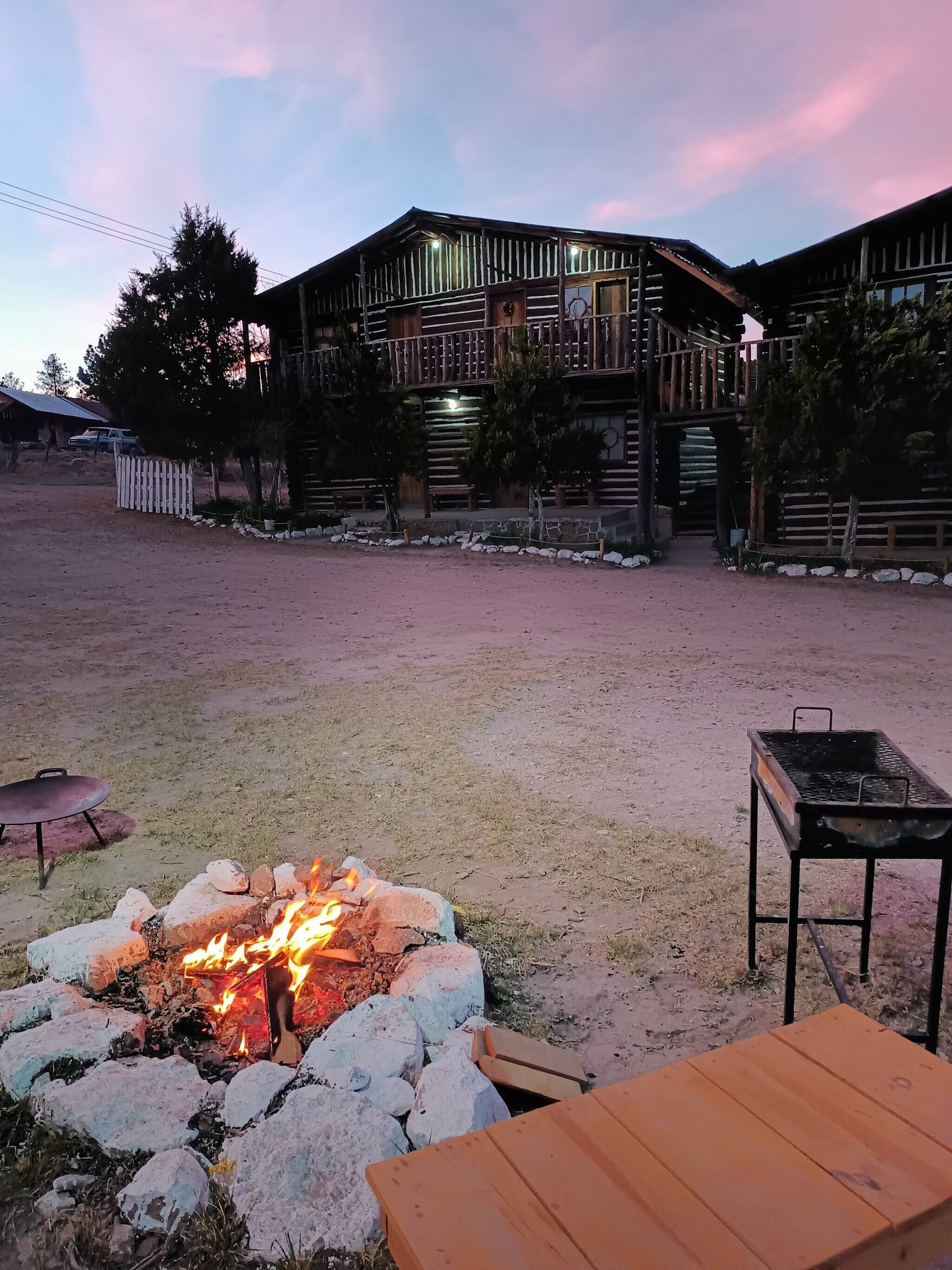 Dormitorio compartido, 4 habitaciones, para fumadores, balcón | Área de parrilladas y picnic