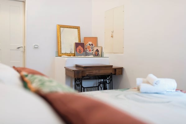 Maison, 2 chambres, fumeur, balcon | 2 chambres, lit de bébé portatif