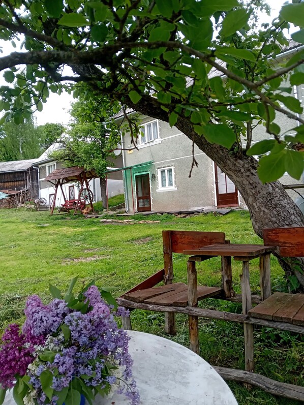 Chambre, 1 chambre, fumeurs, patio | Enceinte de l’hébergement