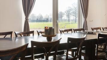 Casa, 6 habitaciones, hidromasaje | Restaurantes