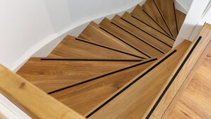 A spiral staircase with wooden steps and black risers. - "cozy Luxury Holiday Home With Jacuzzi!" (Heumen)