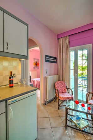 Apartment, 1 Bedroom, Smoking, Balcony | Dining