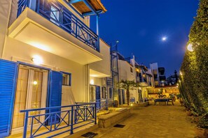 Apartment, 1 Bedroom, Smoking, Balcony | Garden