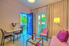 Apartment, 1 Bedroom, Smoking, Balcony | Living area