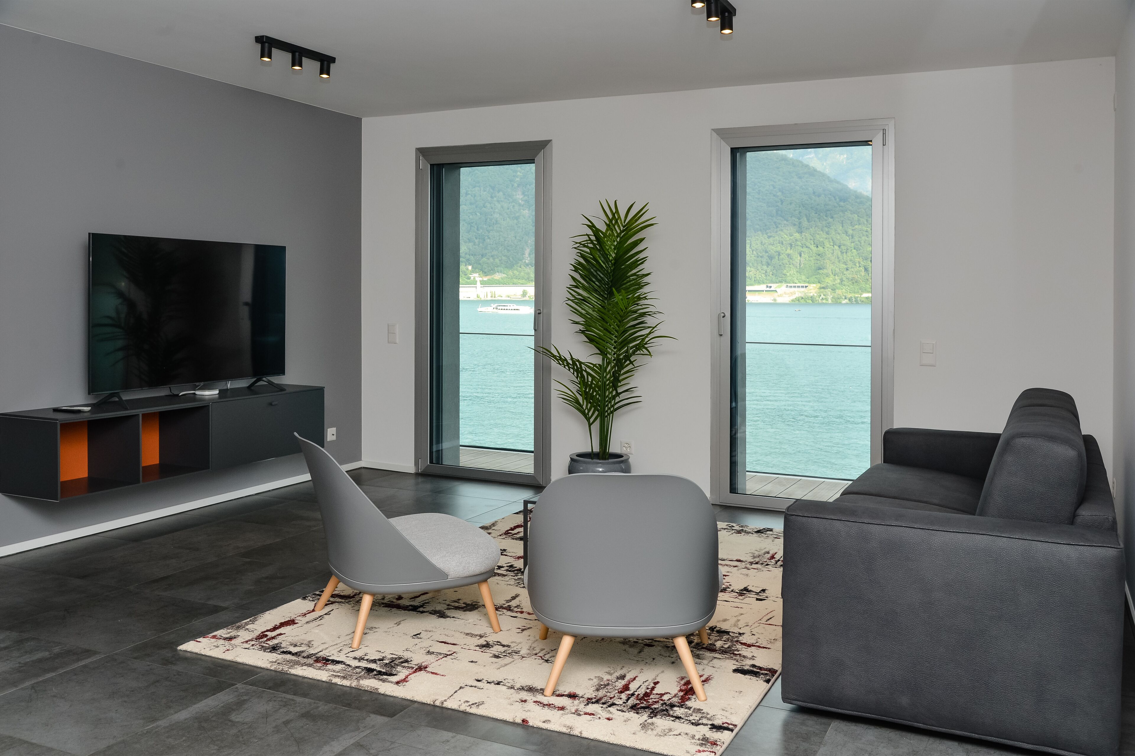 Apartment, 2 Bedrooms, Accessible, Smoking | Living room