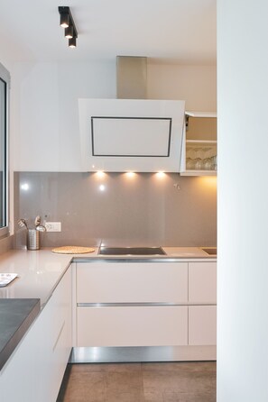 Apartment, 2 Bedrooms, Accessible, Smoking | Interior