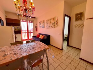Appartement, 1 chambre, balcon, vue ville | Salle de séjour