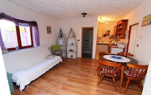 1 chambre, fer et planche à repasser, draps fournis