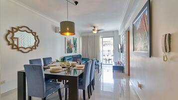 Apartment, 2 Bedrooms, Accessible, Balcony | Dining room