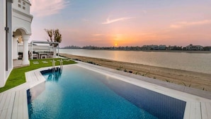 Unclassified image, 5 of 38, button - Cheerful 5 Bedroom Villa With Private Pool (Dubai)