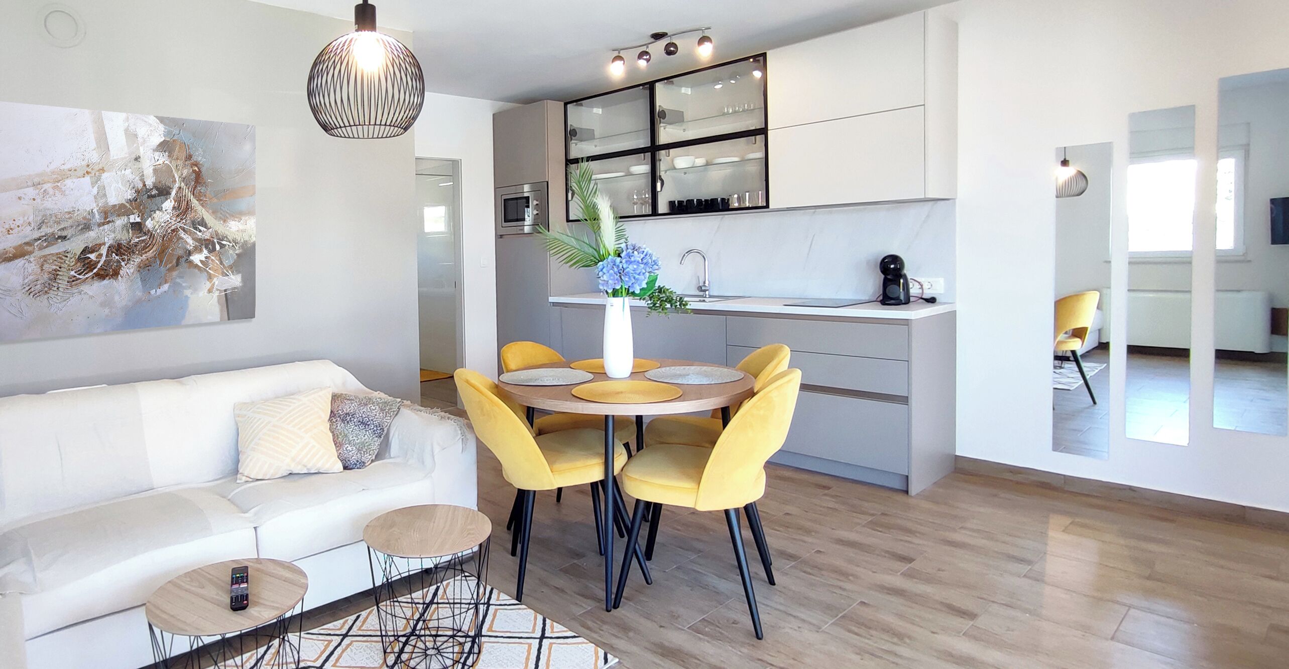 Apartment, 1 Bedroom, Balcony, Garden View | Living area