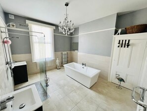 Bathroom - Casa Bella Scarborough (Scarborough)