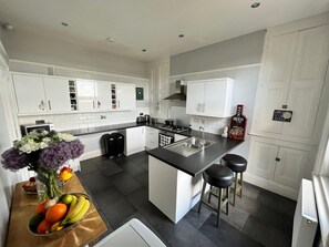 Private kitchen - Casa Bella Scarborough (Scarborough)