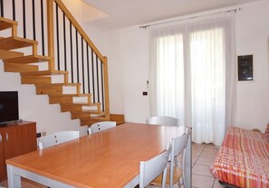 Appartement, 2 chambres, balcon, vue piscine | Restauration