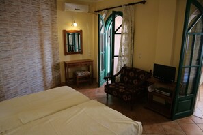 Apartment, 1 Bedroom, Smoking, Balcony | 1 bedroom, iron/ironing board