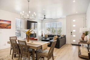 House, 5 Bedrooms | Dining