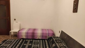 Slaapzaal, 2 slaapkamers, roken, balkon | 3 slaapkamers