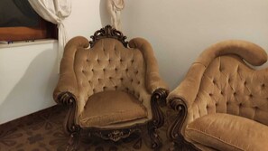 Dormitorio condiviso, 2 camere da letto, fumatori, balcone | Soggiorno | TV