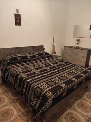 Dormitorio condiviso, 2 camere da letto, fumatori, balcone | 3 camere