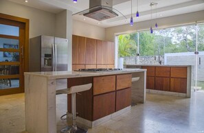 Villa, 4 Bedrooms, Accessible, Smoking | Interior