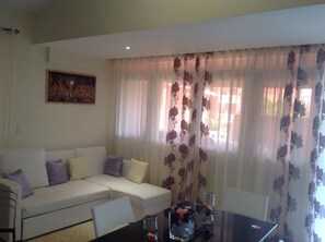 TV - Room in Apartment - Delightful Caribbean Apartment in Boca Chica (Boca Chica)