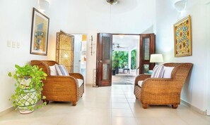 Villa, 4 Bedrooms, Patio, Garden View | Living area