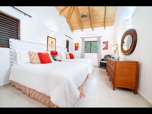 Villa, 4 chambres, patio, vue jardin | 4 chambres, fer et planche à repasser, accès Internet, draps fournis