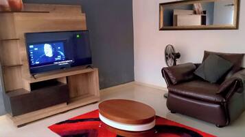 Appartement, 2 chambres, fumeurs, balcon | Salle de séjour