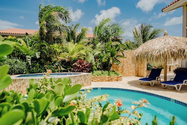 Outdoor pool - Best Quality 2-bedroom Apartment 2 km From Eagle Beach (Noord)