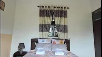 Dormitório compartilhado, 1 quarto, sacada, vista para o jardim | 1 quarto
