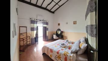 Shared Dormitory, 1 Bedroom, Balcony, Garden View | 1 bedroom