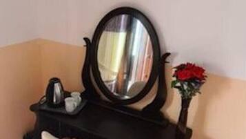 Shared Dormitory, 1 Bedroom, Balcony, Garden View | Interior